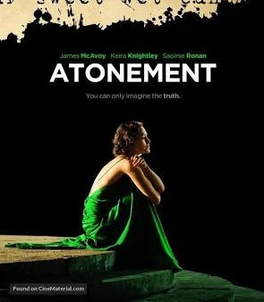영화 어톤먼트(ATONEMENT)의 공식 포스터. 상단에는 주연 배우들의 이름과 타이틀이 적혀 있고, 검은색 배경 중심에 초록색 실크 드레스를 입은 여주인공 세실리아(키이라 나이틀리)가 무릎을 안고 옆을 바라보며 앉아 있는 모습.